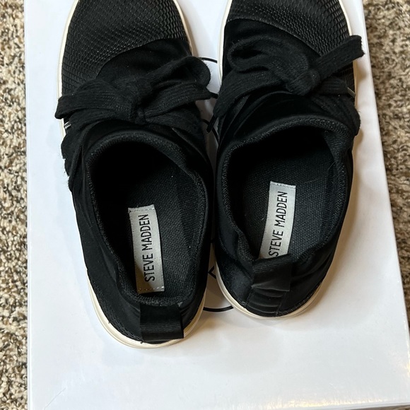 Steve Madden Lancer Sneakers (black) - Picture 6 of 7